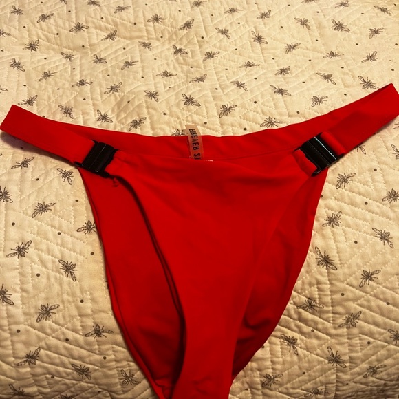 Red bikini set - Picture 3 of 3